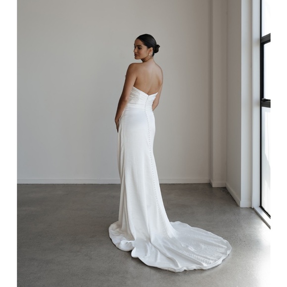 Hera Couture Argent Gown - Picture 4 of 5